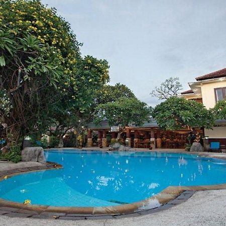 Oyo 2334 Melka Excelsior Hotel Сингараджа Экстерьер фото