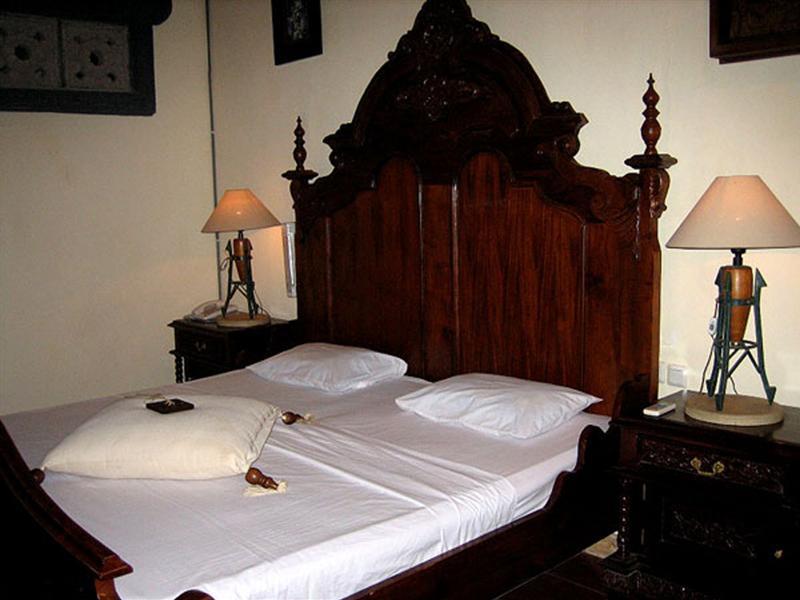 Oyo 2334 Melka Excelsior Hotel Сингараджа Экстерьер фото