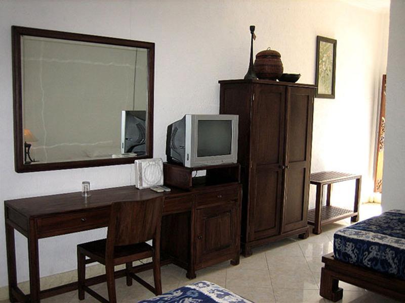 Oyo 2334 Melka Excelsior Hotel Сингараджа Экстерьер фото