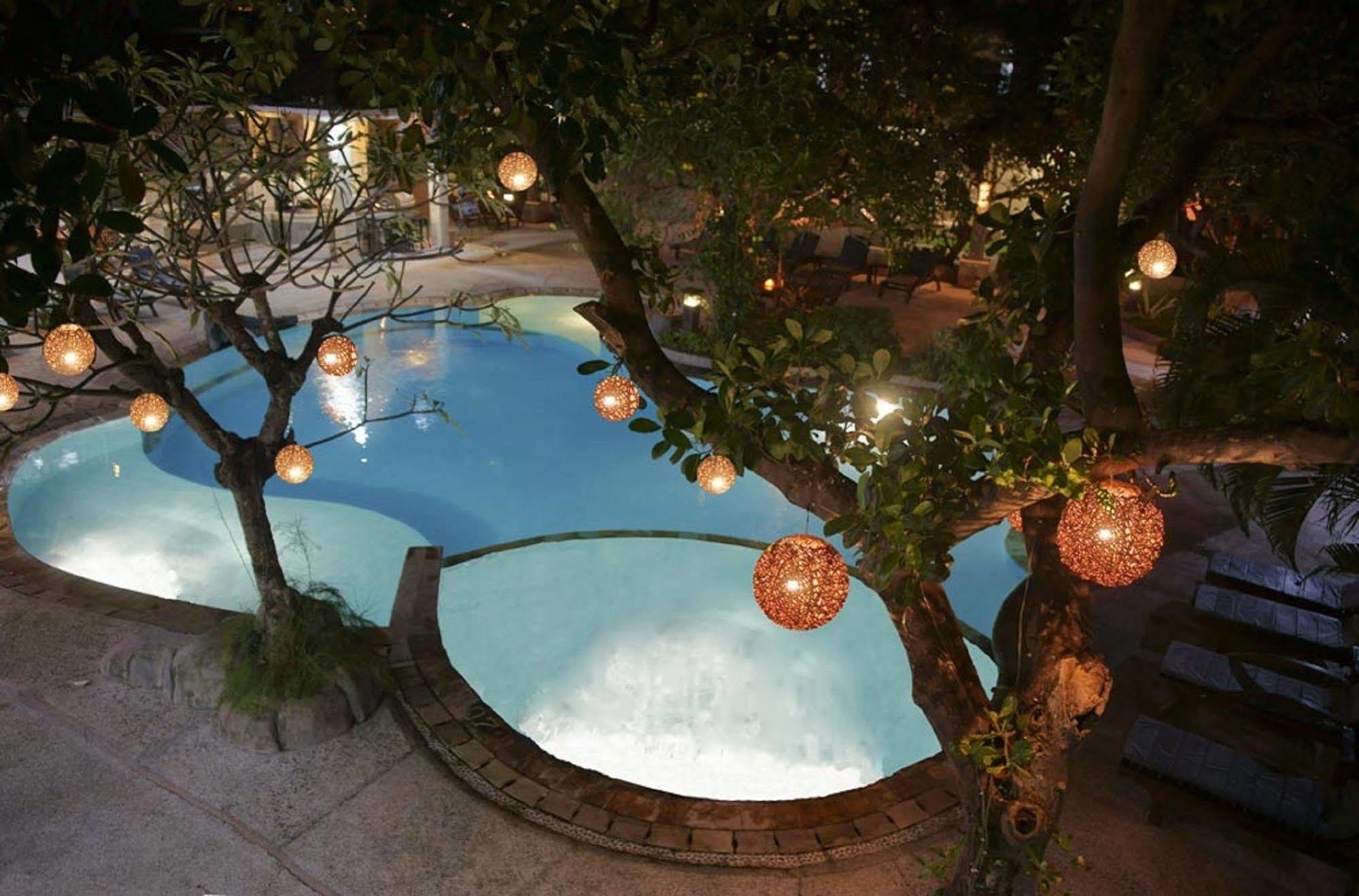 Oyo 2334 Melka Excelsior Hotel Сингараджа Экстерьер фото
