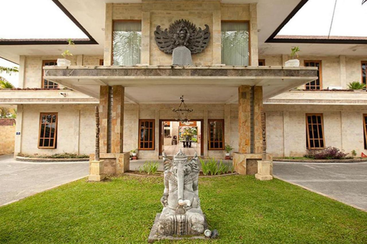 Oyo 2334 Melka Excelsior Hotel Сингараджа Экстерьер фото