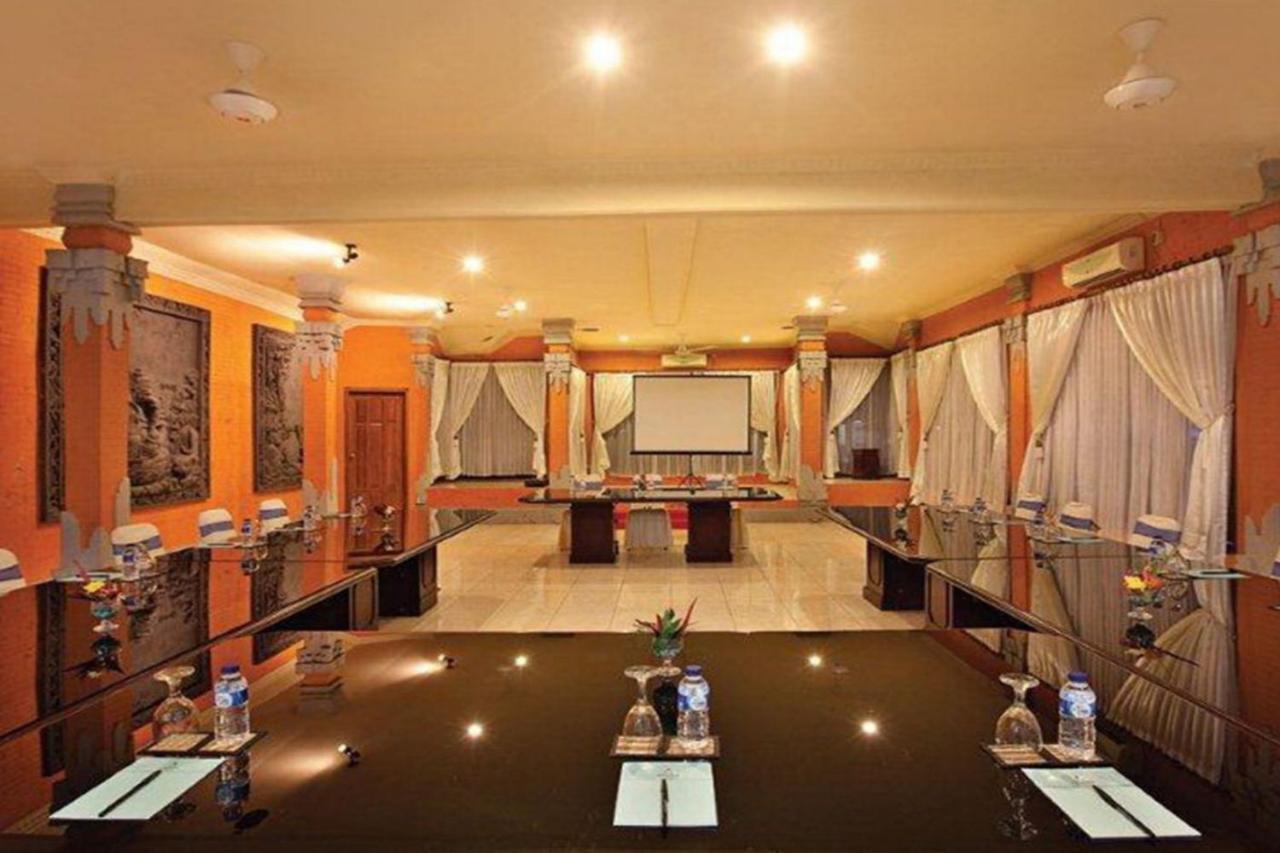 Oyo 2334 Melka Excelsior Hotel Сингараджа Экстерьер фото