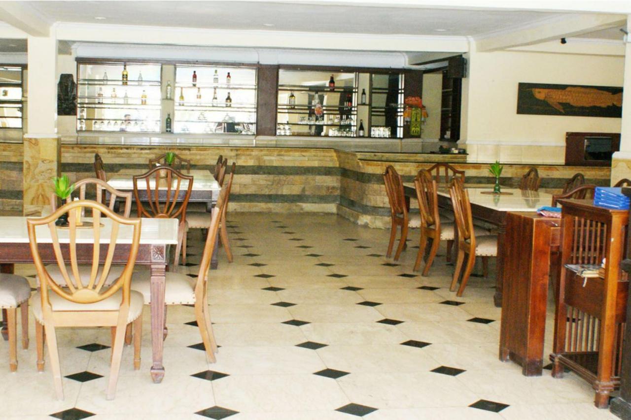 Oyo 2334 Melka Excelsior Hotel Сингараджа Экстерьер фото