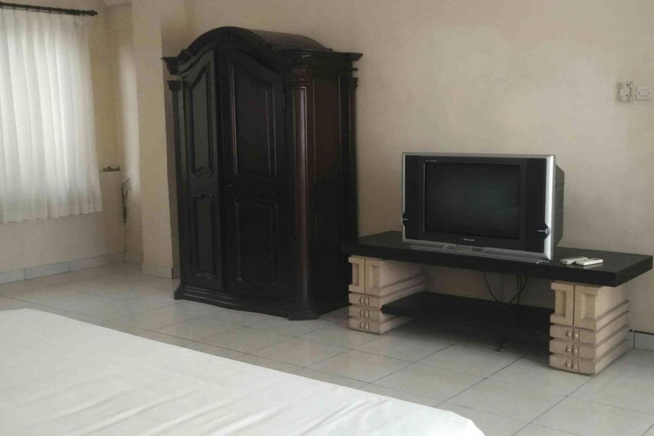 Oyo 2334 Melka Excelsior Hotel Сингараджа Экстерьер фото
